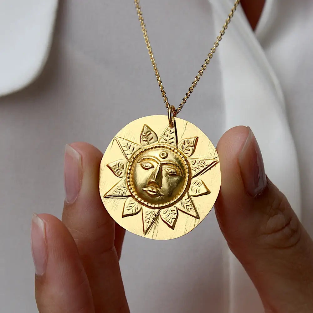 DIVINITÉ INDIENNE, UNE COLLECTION À L’ESTAMPAGE MANUEL