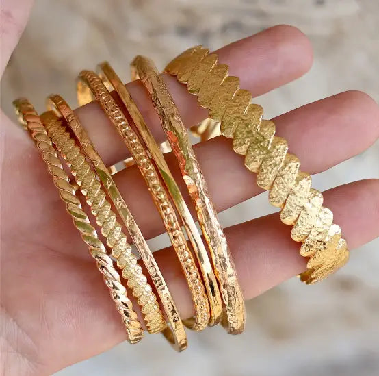 LES BRACELETS JONCS