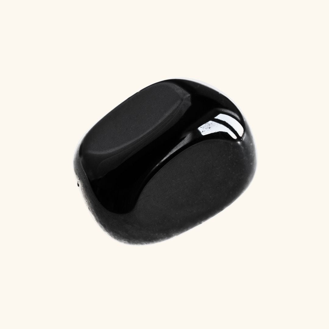 ONYX NOIRE.