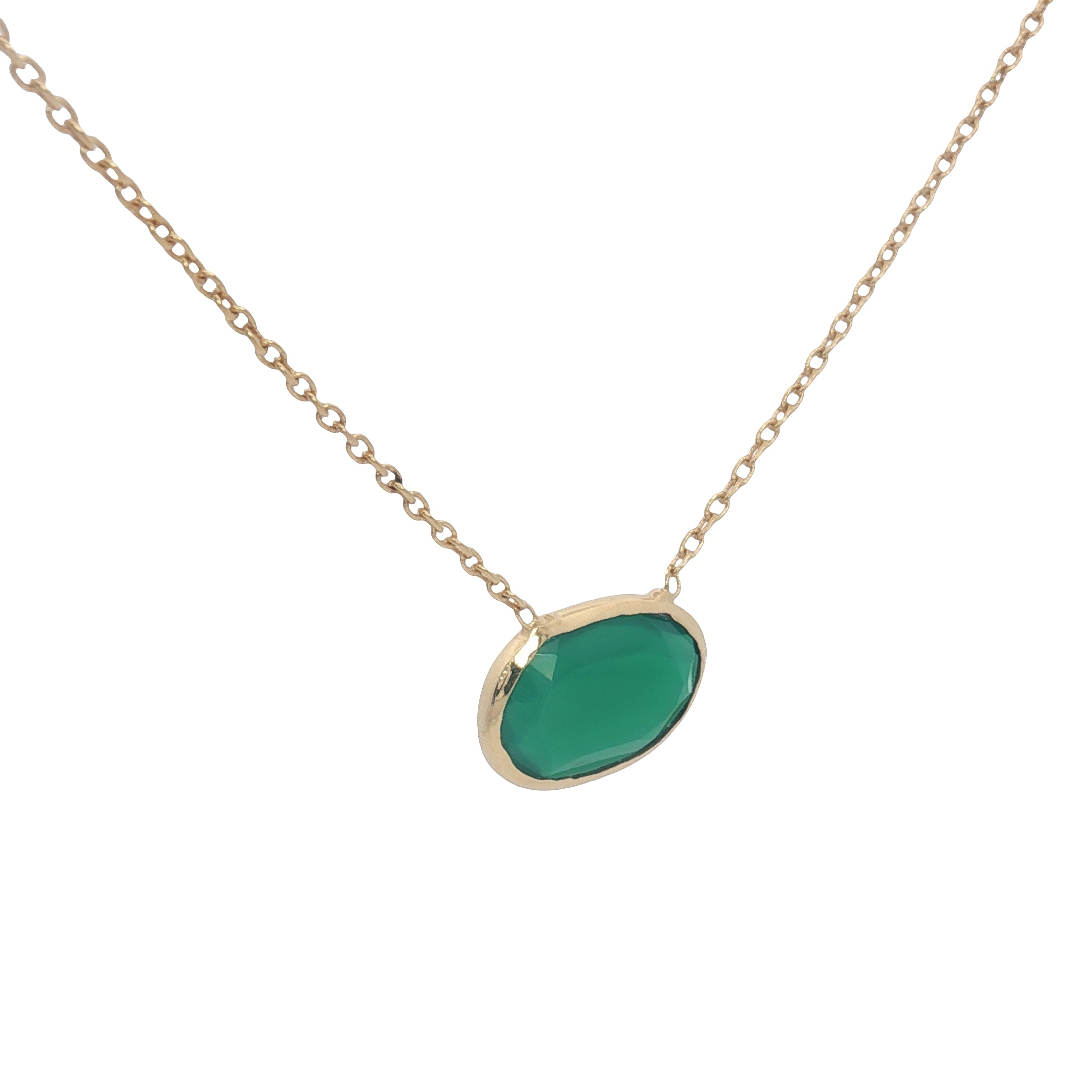 Collier doré onyx verte attachée à la chaine 42 cm