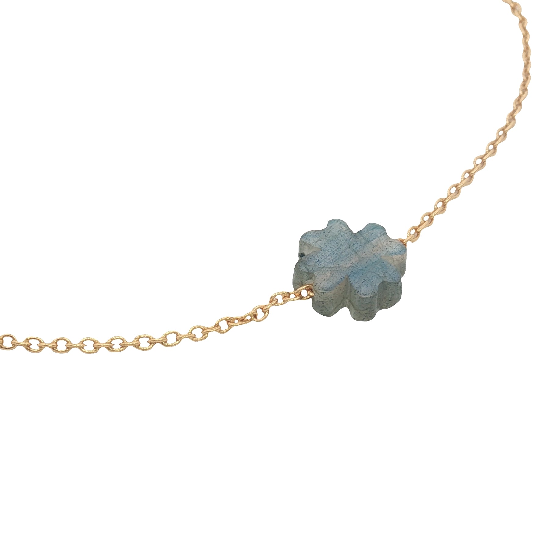 Bracelet doré trèfle labradorite avec étoile des vents dessus