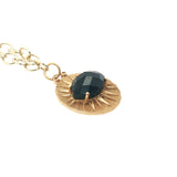 Collier doré médaille onyx noire avec rayons de soleil  50 cm