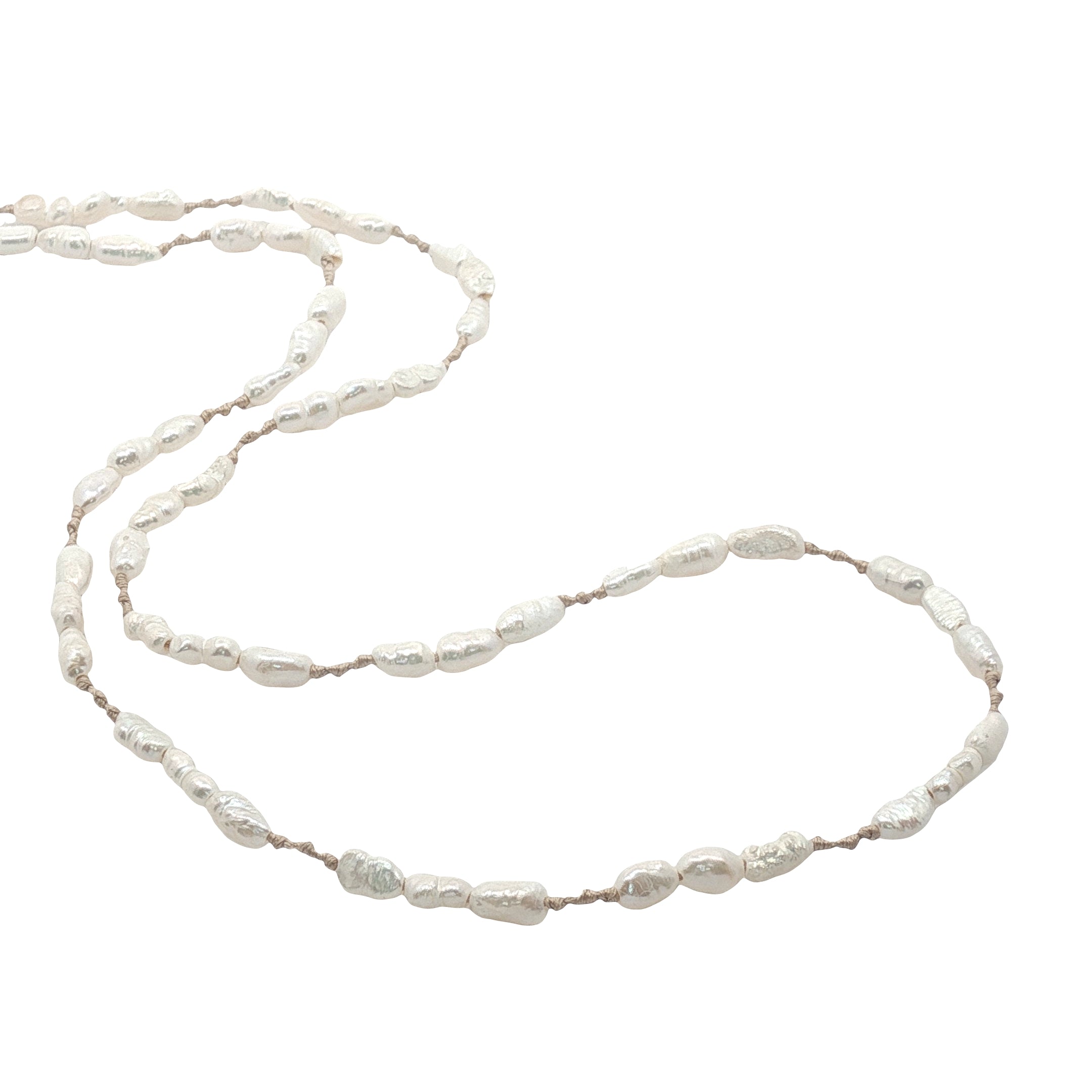 Collier doré alternance de perles de culture et noeuds beige 50 cm