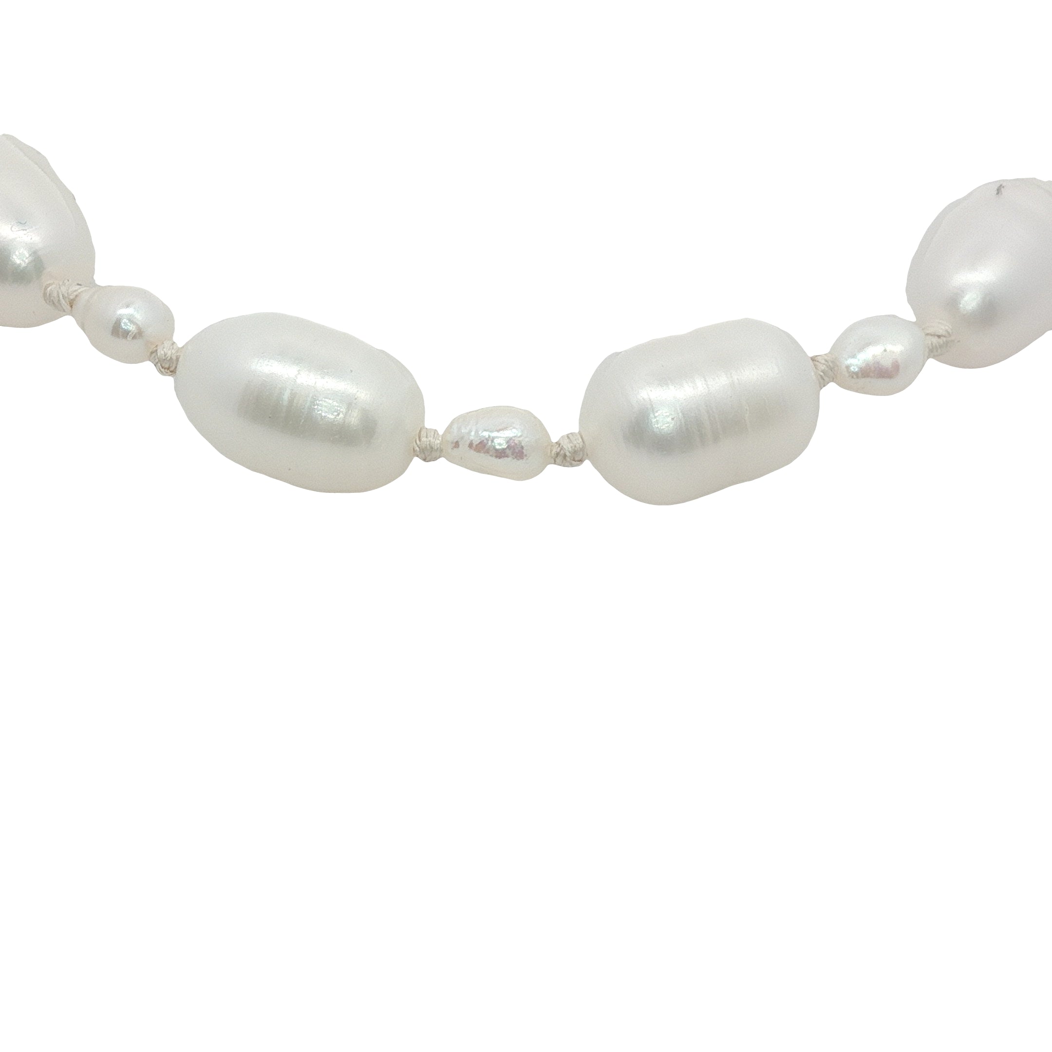 Bracelet doré alternance de petites et grandes perles de culture fil blanc