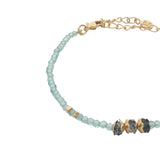 Bracelet doré avec apatite, iolite et perles dorées