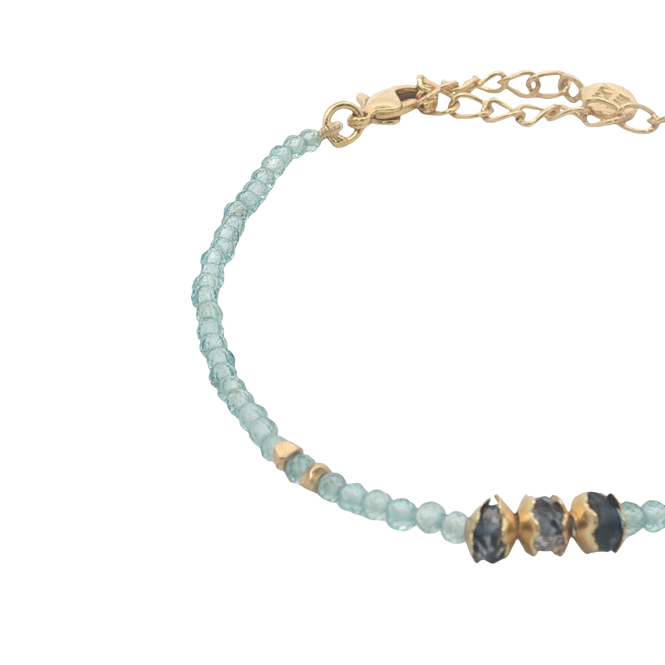 Bracelet doré avec apatite, iolite et perles dorées