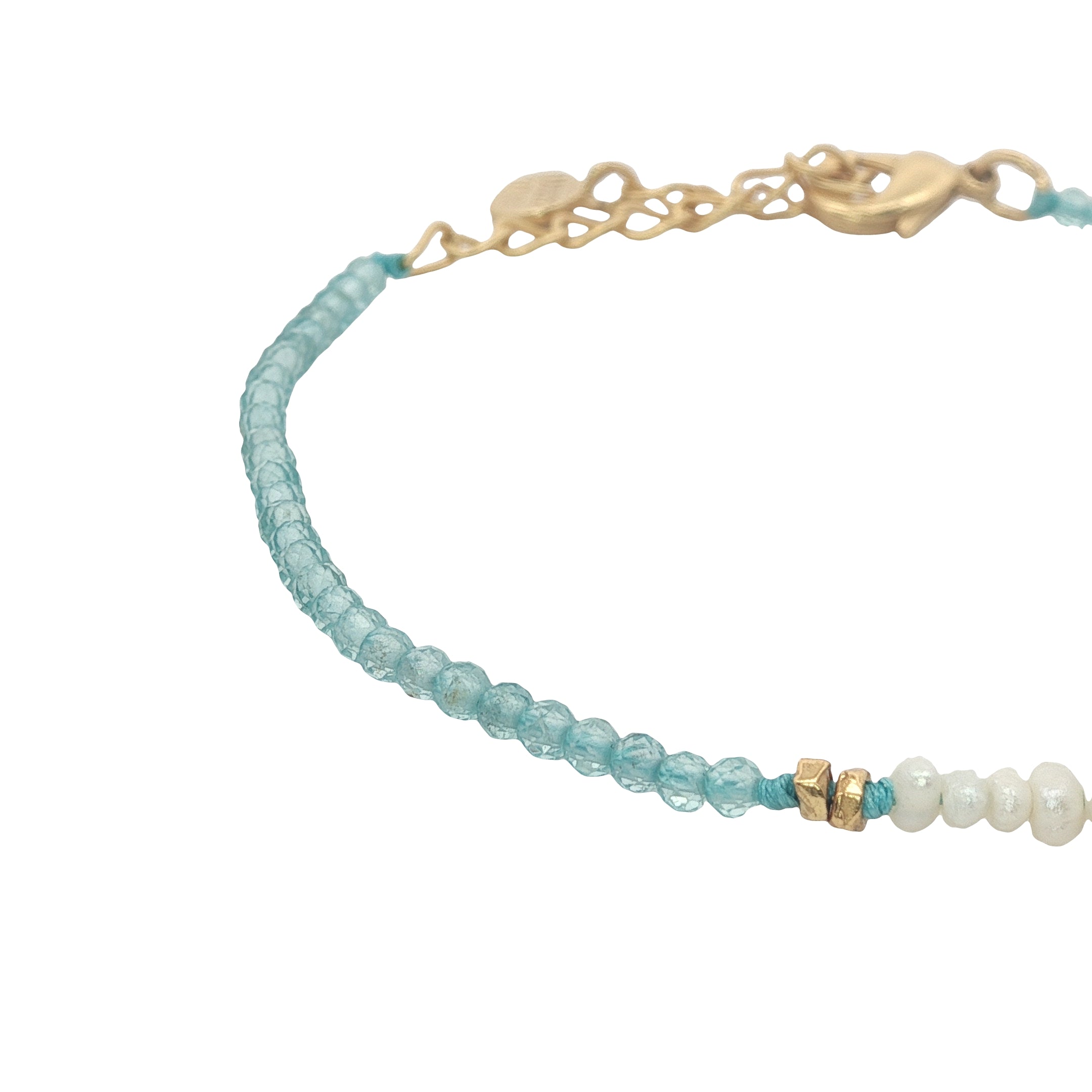 Bracelet doré en topaze bleue, petites perles de culture et perles dorées