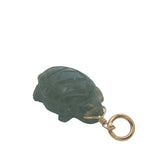 Charms doré tortue taillée dans de la labradorite