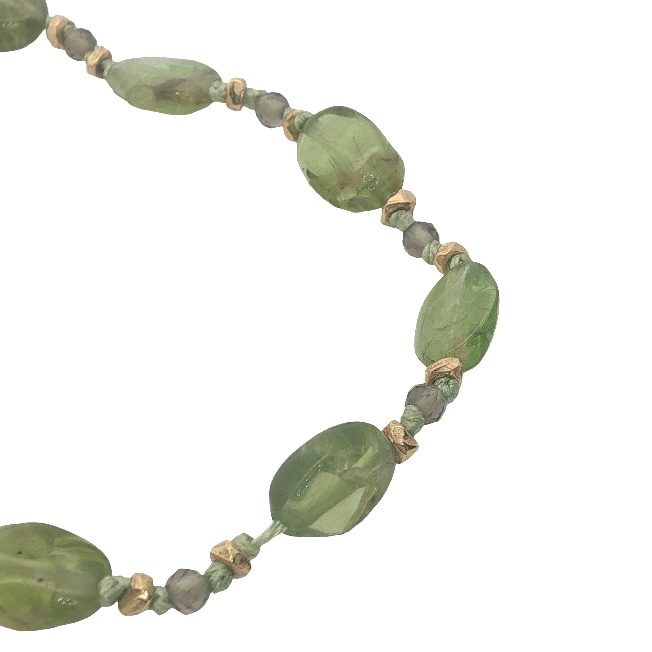 Collier doré péridot, quartz fumé, perles dorées et noeuds verts 50 cm