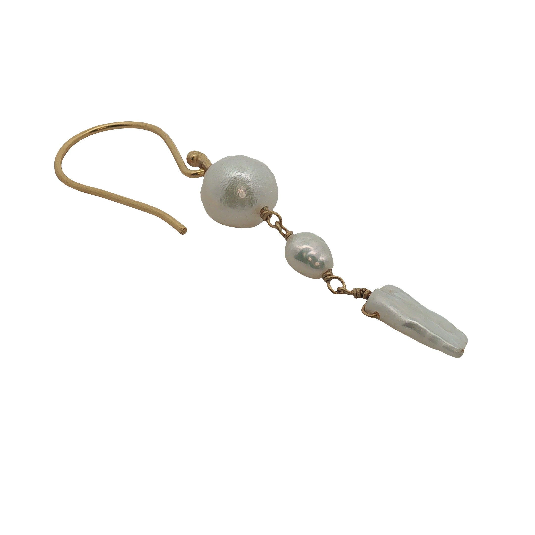 Boucles d'oreilles pendantes dorées avec 3 perles de culture