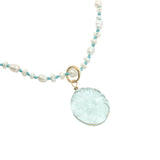Collier doré fleur taillée dans de l'apatite petites perles de culture 50 cm