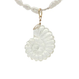 Collier doré perles de culture et noeuds blancs escargot en quartz citron 50 cm