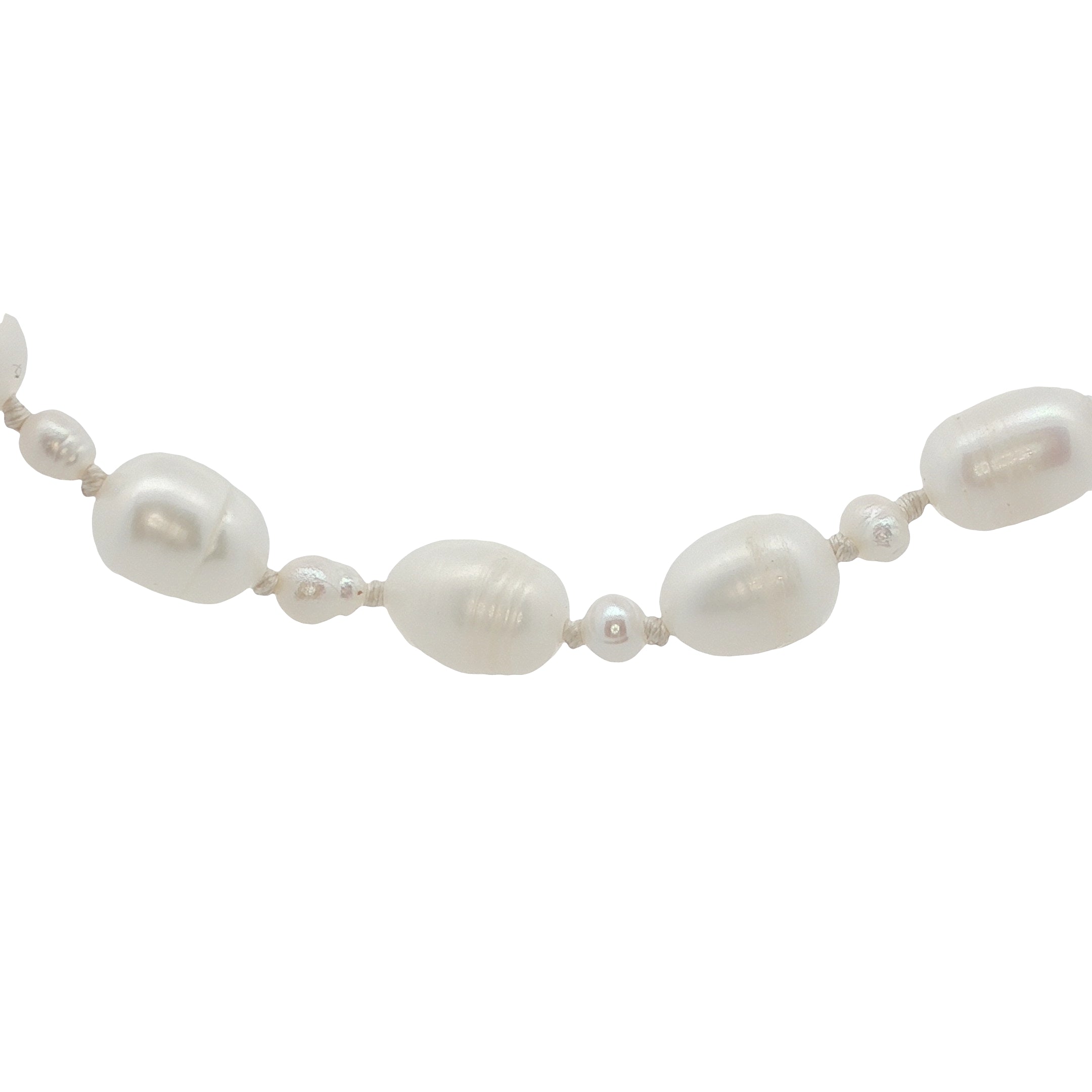 Collier doré alternance petites et grandes perles de culture avec noeuds blancs 38 cm