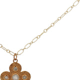 Collier doré croix martelée angles arrondis avec pierre de lune 75 cm