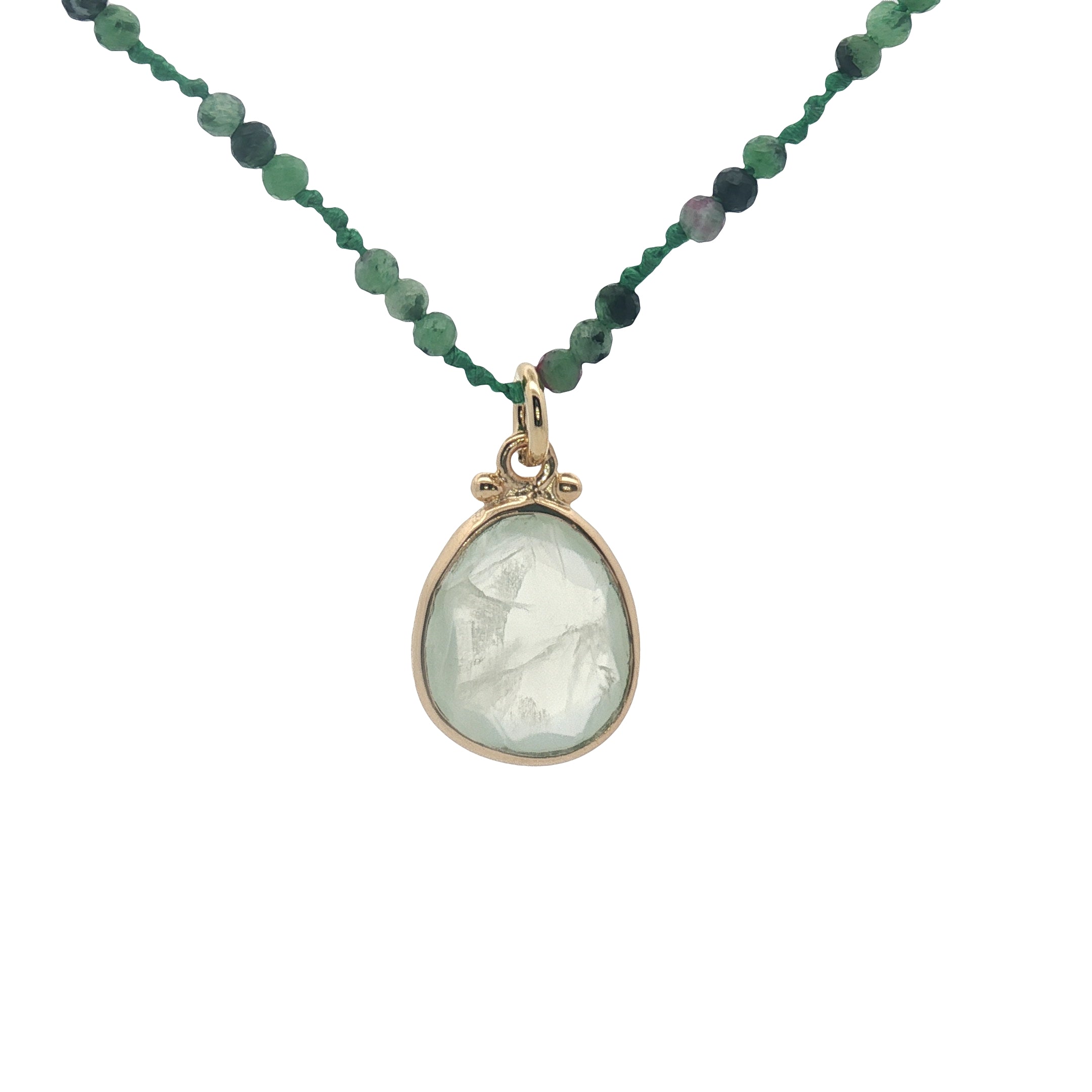 Collier doré prehnite ovale avec boules dorées rubis zoisite 60 cm