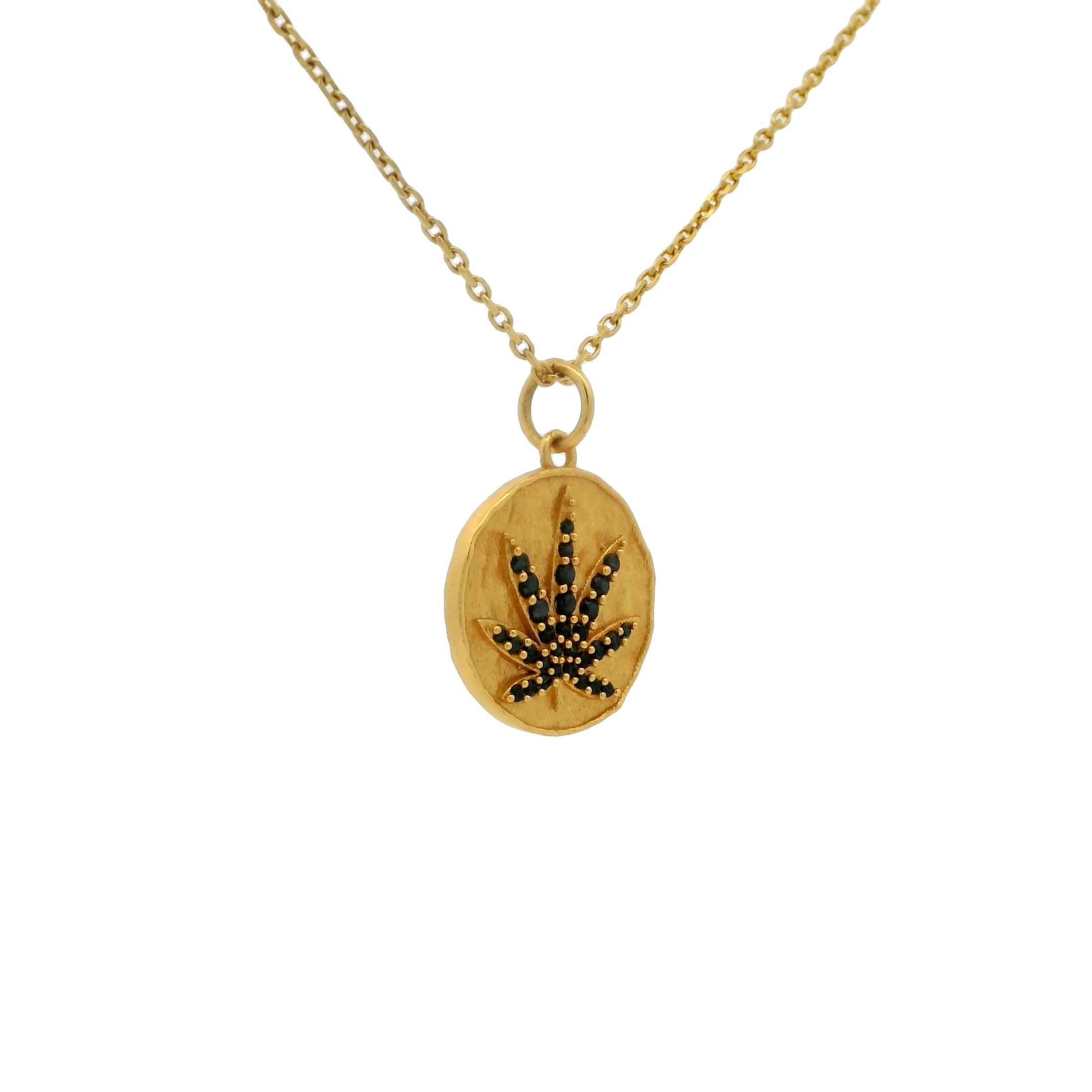 Collier doré médaille feuille de chanvre avec zircons noirs 42 cm