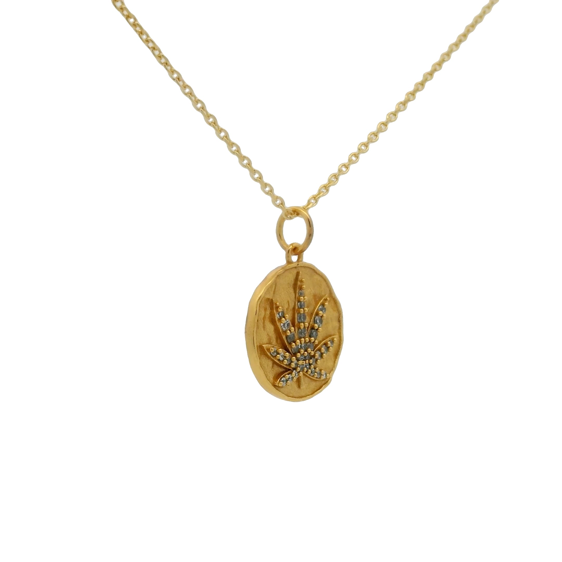 Collier doré médaille feuille de chanvre zircons 42 cm