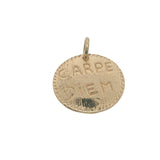 Charms doré médaille "carpe diem" et coucher de soleil