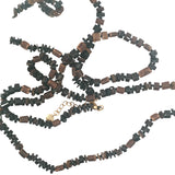 Collier doré perles en bois et disques de coquillage marron 90 cm