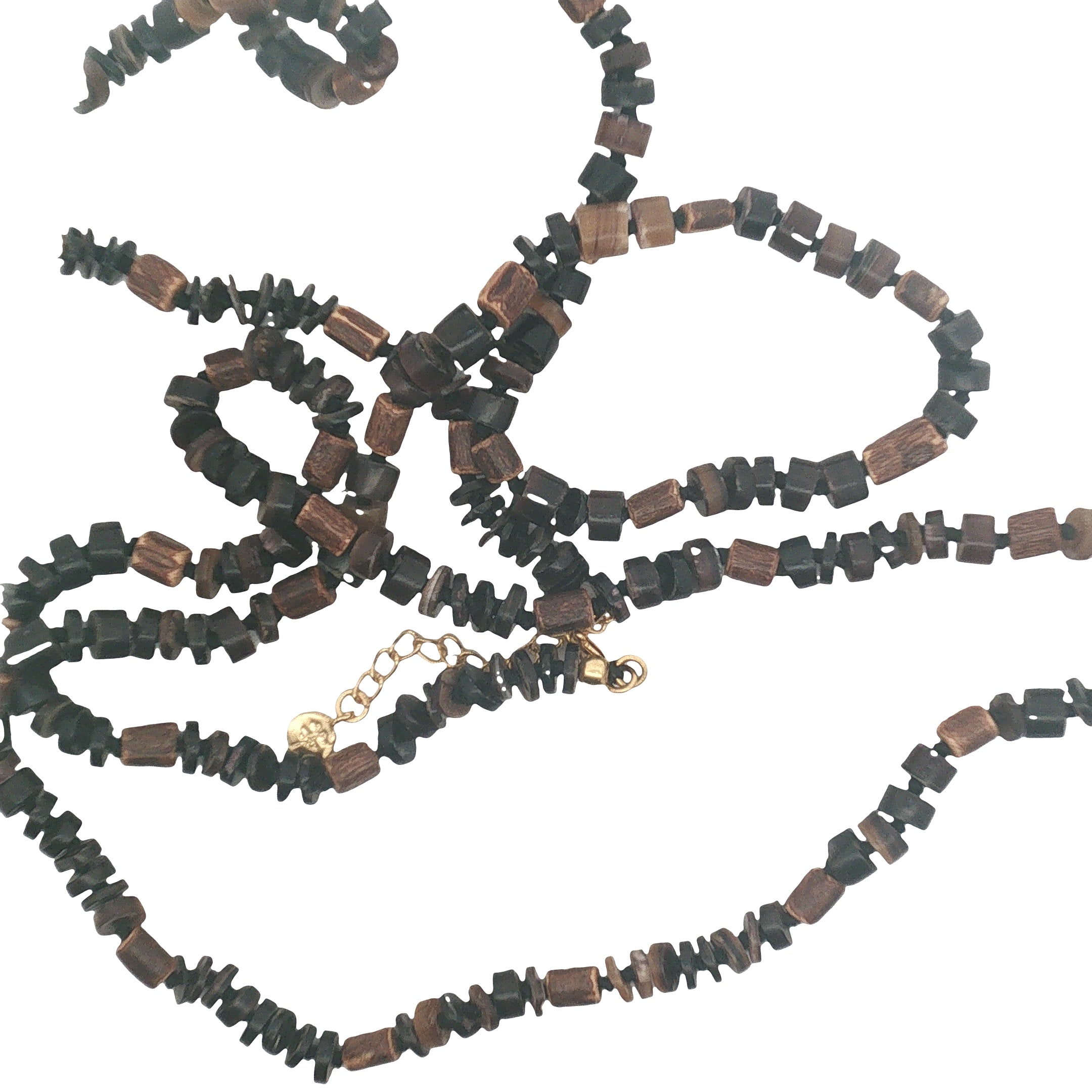 Collier doré perles en bois et disques de coquillage marron 90 cm