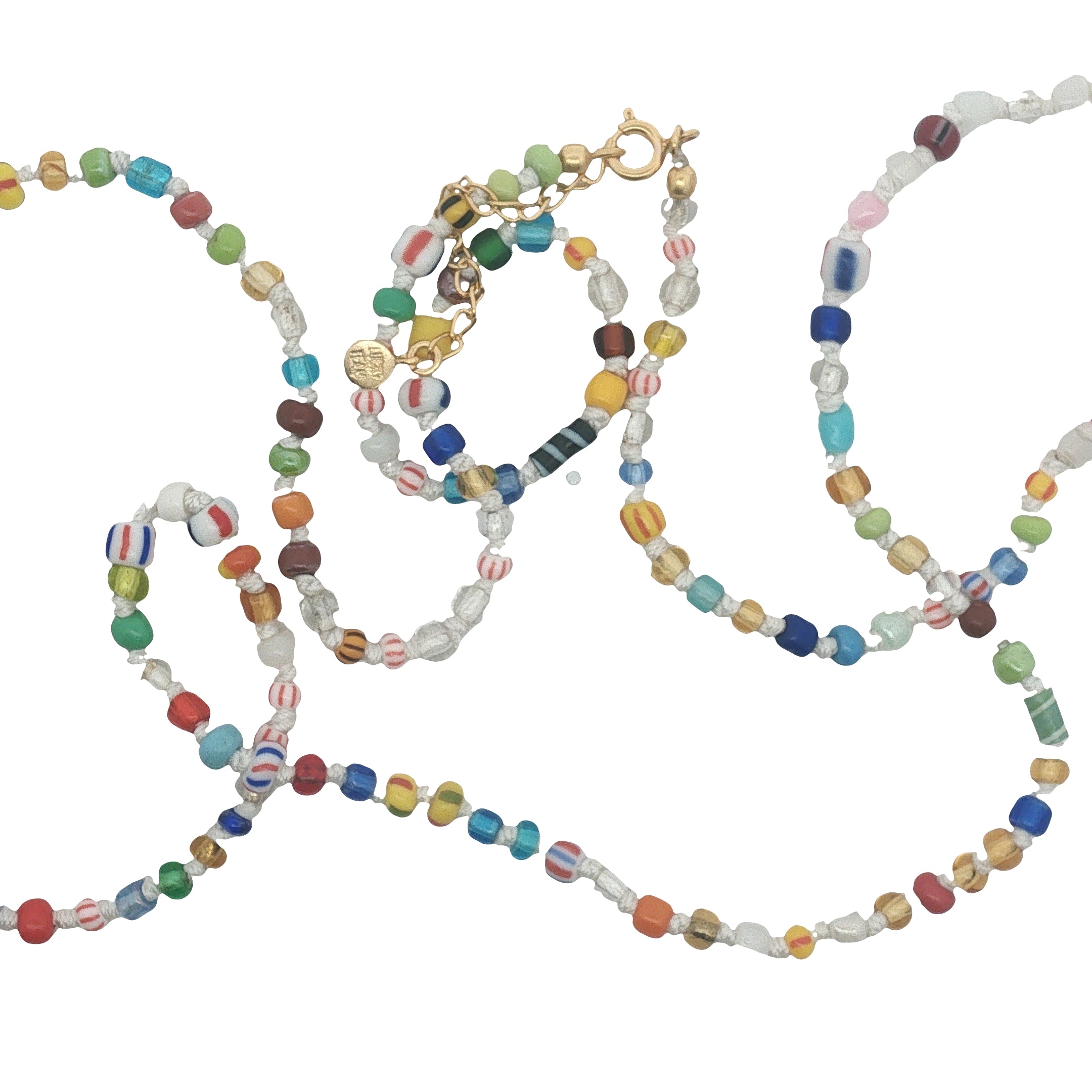 Collier doré avec perles colorées et noeuds blancs 75 cm