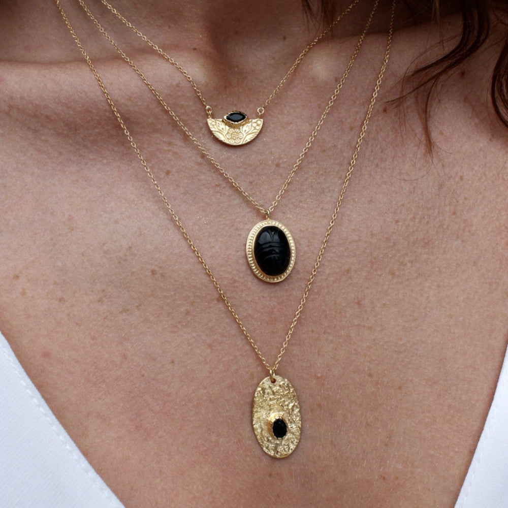 Collier doré pendentif scarabée lapis 48 cm