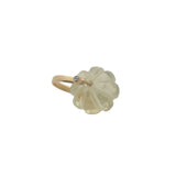 Charms doré fleur taillée dans du quartz citron avec étrier
