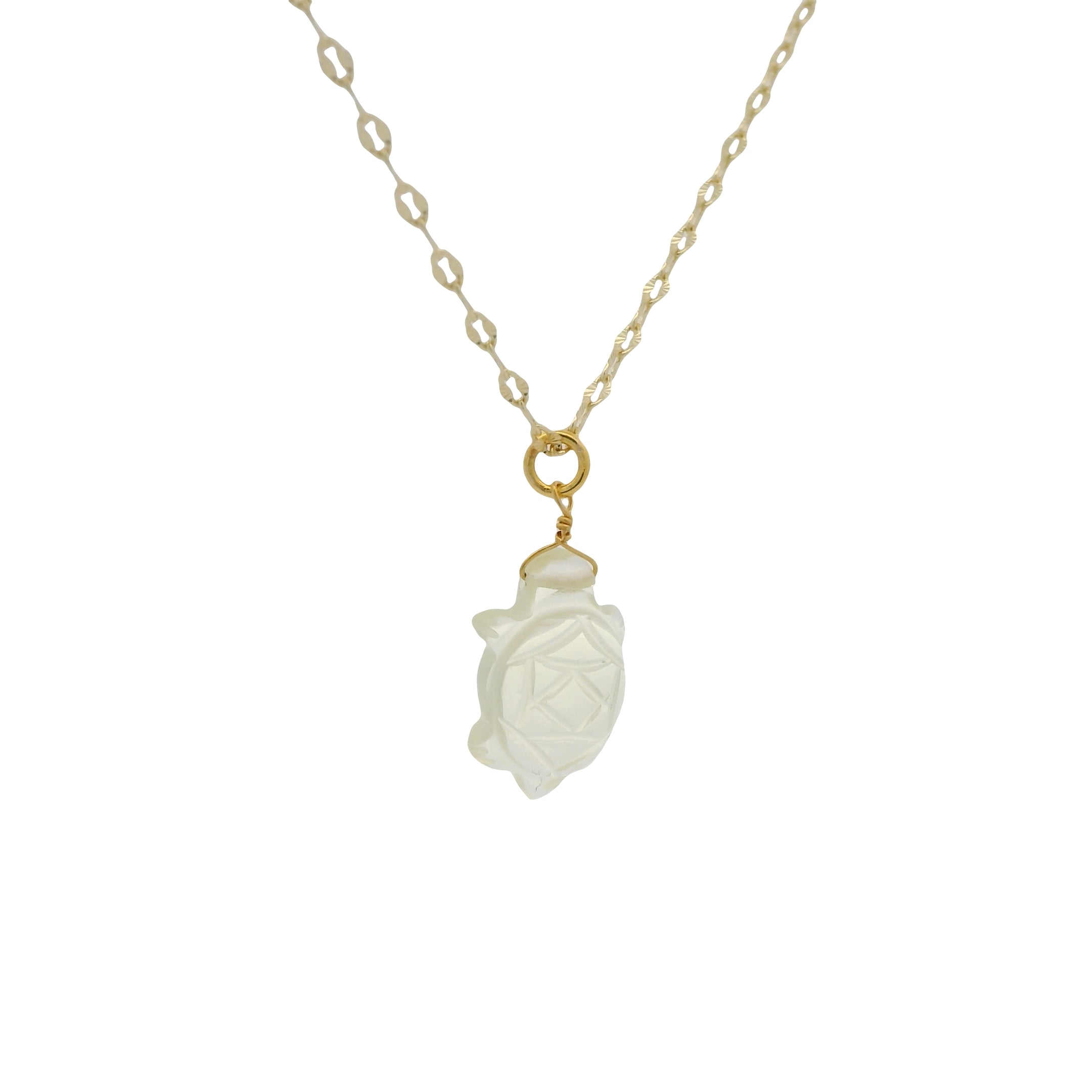 Collier doré tortue taillée dans la prehnite 42 cm
