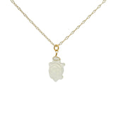 Collier doré tortue taillée dans la prehnite 42 cm