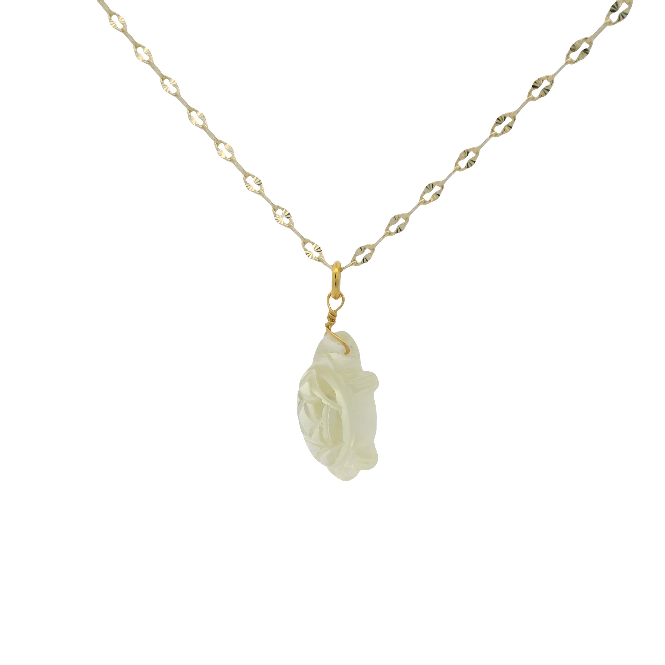 Collier doré tortue taillée dans la prehnite 42 cm
