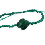 Bracelet doré sur cordon vert trèfle en malachite facettée