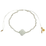 Bracelet doré sur cordon blanc trèfle pierre de lune facettée