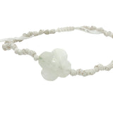 Bracelet doré sur cordon blanc trèfle pierre de lune facettée