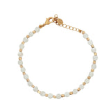 Bracelet doré avec agate blanche et perles dorées