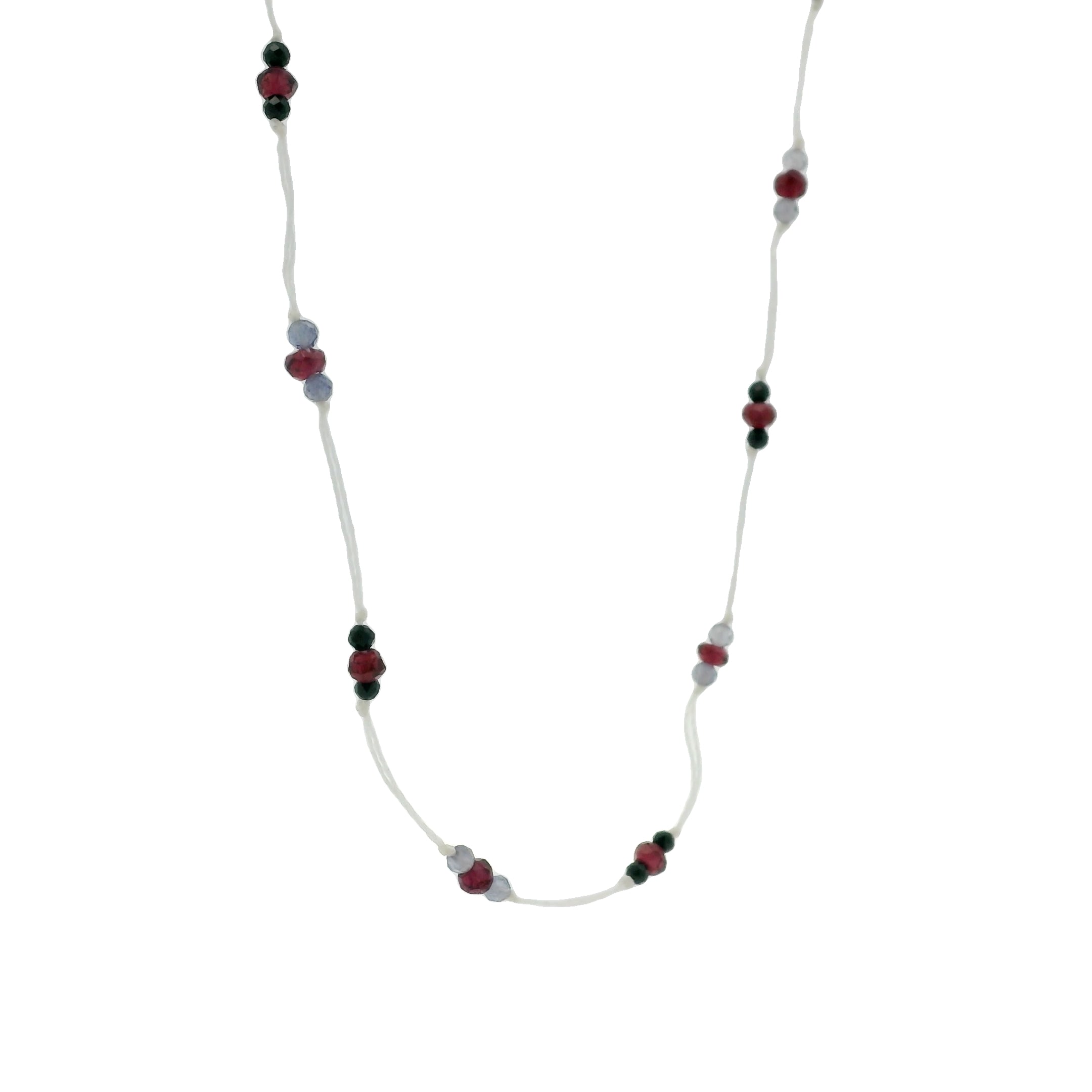 Collier doré fil fin mix de grenat iolite et onyx noire 42 cm