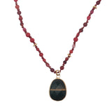 Collier doré mix perles rouges oeil de tigre ovale 60 cm
