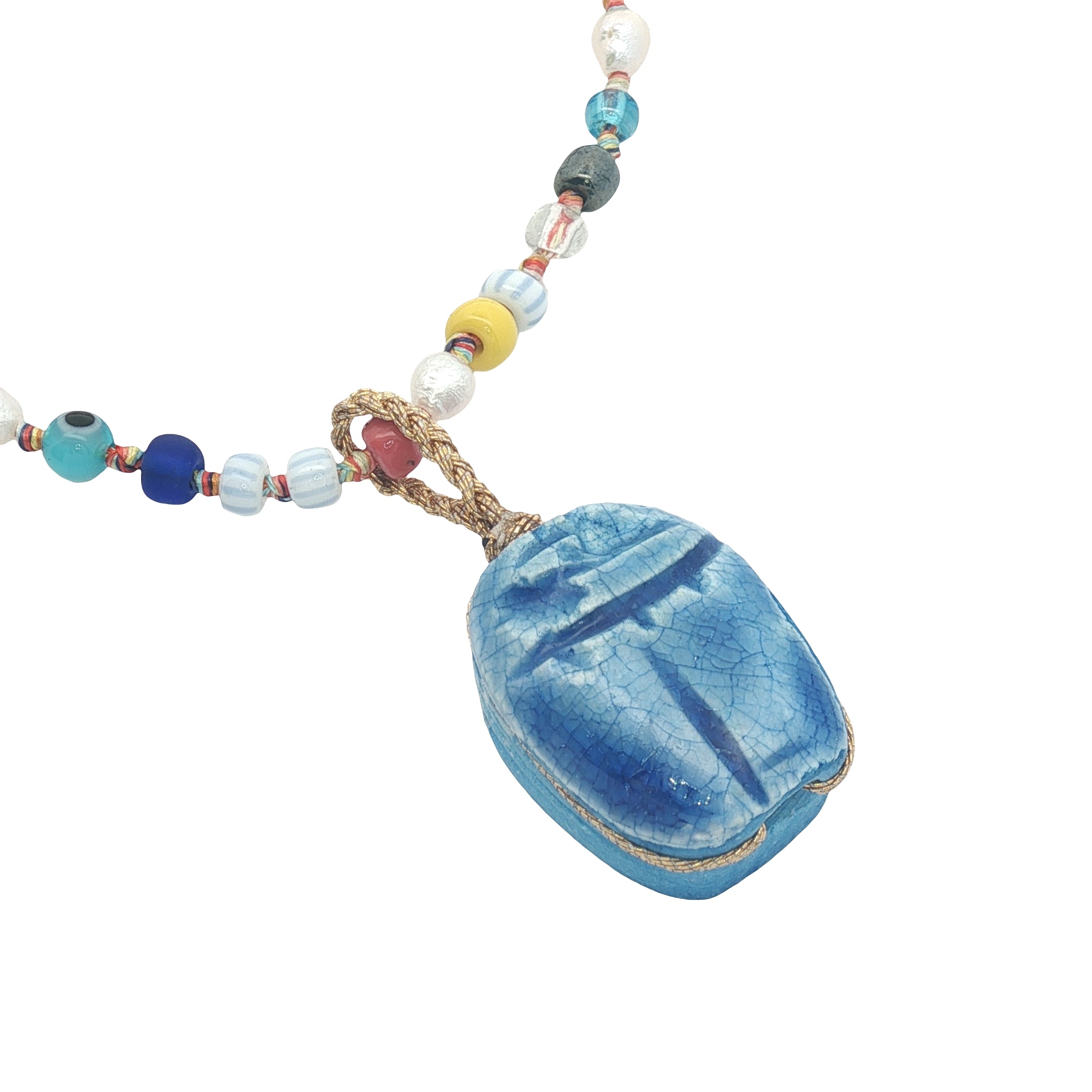 Collier doré scarabée bleu perles colorées et perles de culture 75 cm