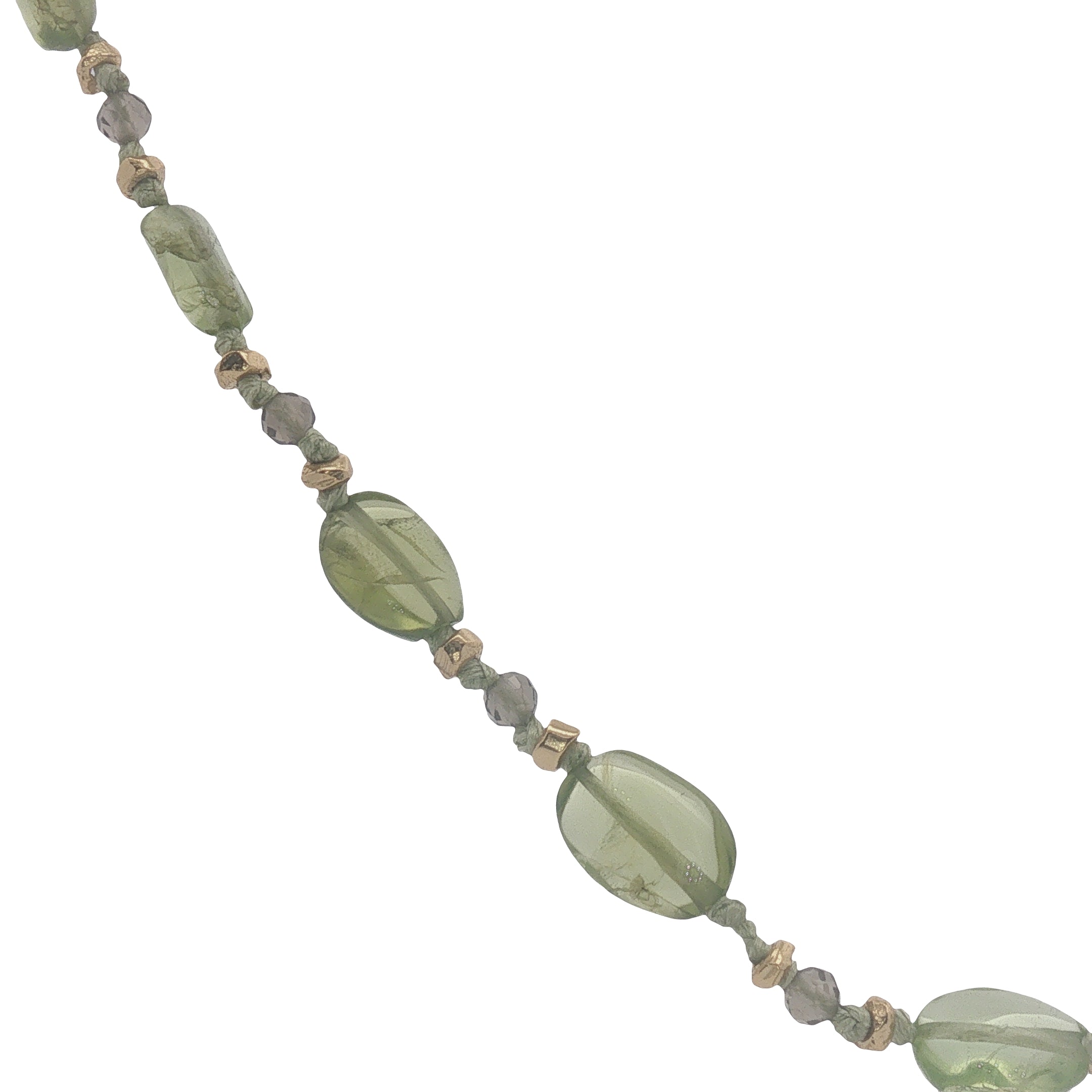 Collier doré péridot, quartz fumé, perles dorées et noeuds verts 75 cm