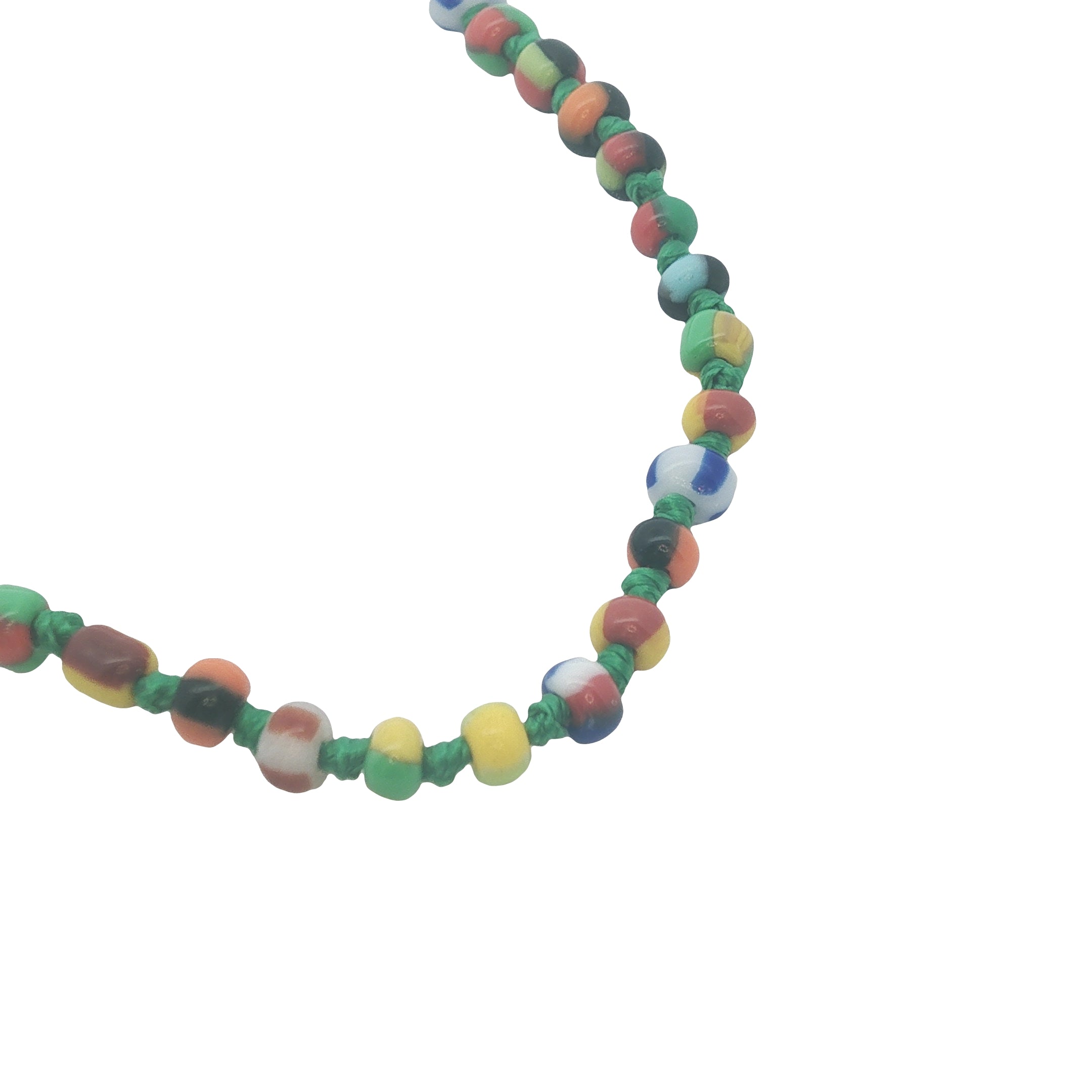 Collier doré petites perles multicolores et noeuds verts 50 cm