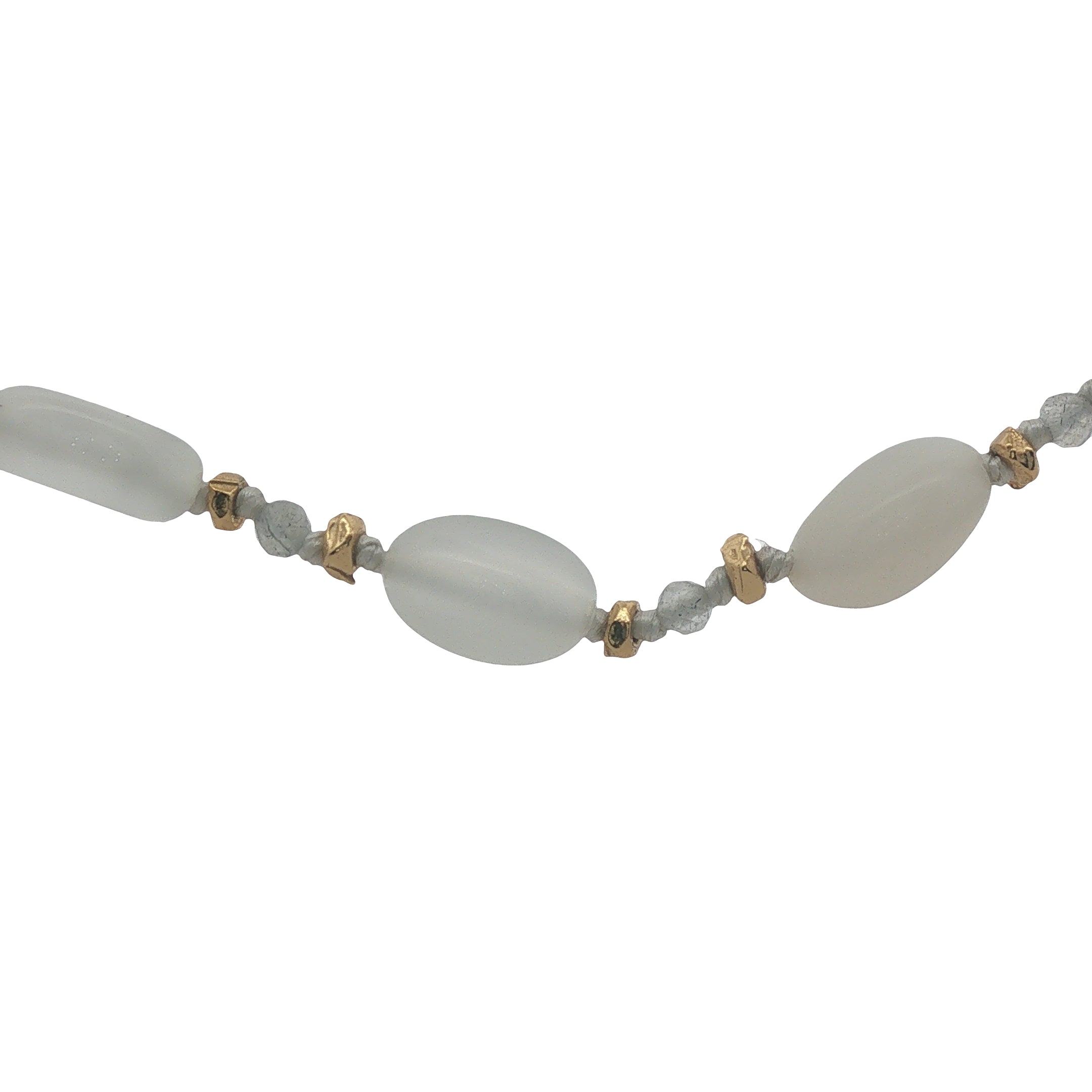 Collier doré multi pierre de lune, perles dorées et noeuds blancs 75 cm