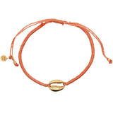 Bracelet sur cordon orange avec cauri doré