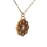 Collier doré médaillon fleur avec pierre de lune 50 cm