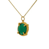 Collier doré onyx verte ronde sertie 4 griffes martelées 42cm