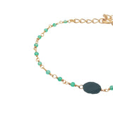 Bracelet doré pierre entourée de petites pierres facettées