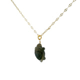 Collier doré tortue taillée dans la labradorite 42 cm
