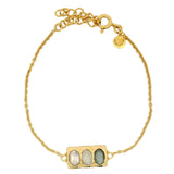Bracelet doré plaque martelée rectangle avec trilogie de pierres