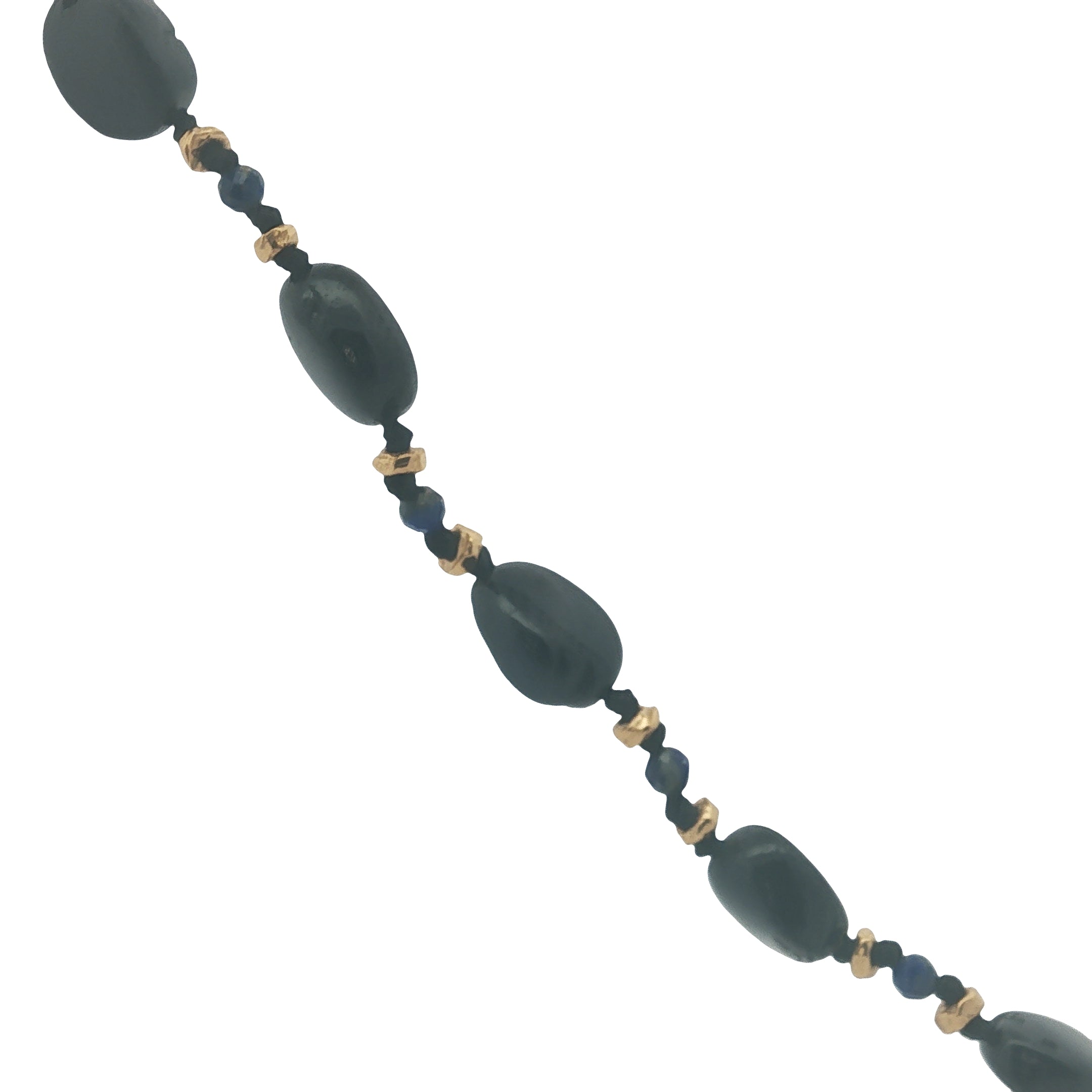 Collier doré lapis lazuli, onyx noire, perles dorées et noeuds noirs 50 cm