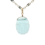Collier doré scarabée taillé dans de l'apatite 42 cm