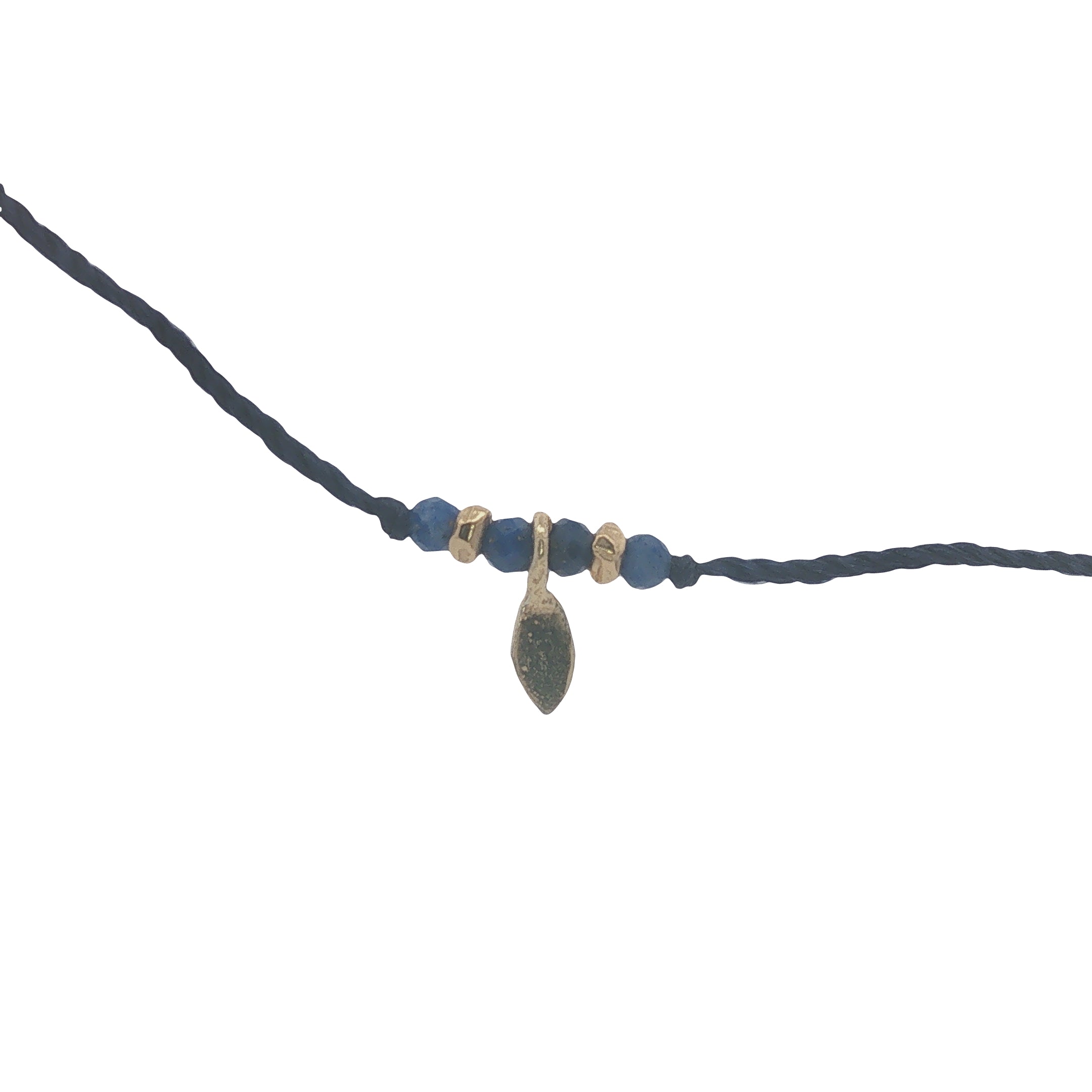 Collier doré fil bleu marine lapis lazuli, pampilles et perles dorées 60 cm