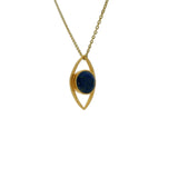Collier doré oeil martelé évidé et lapis lazulis 42 cm